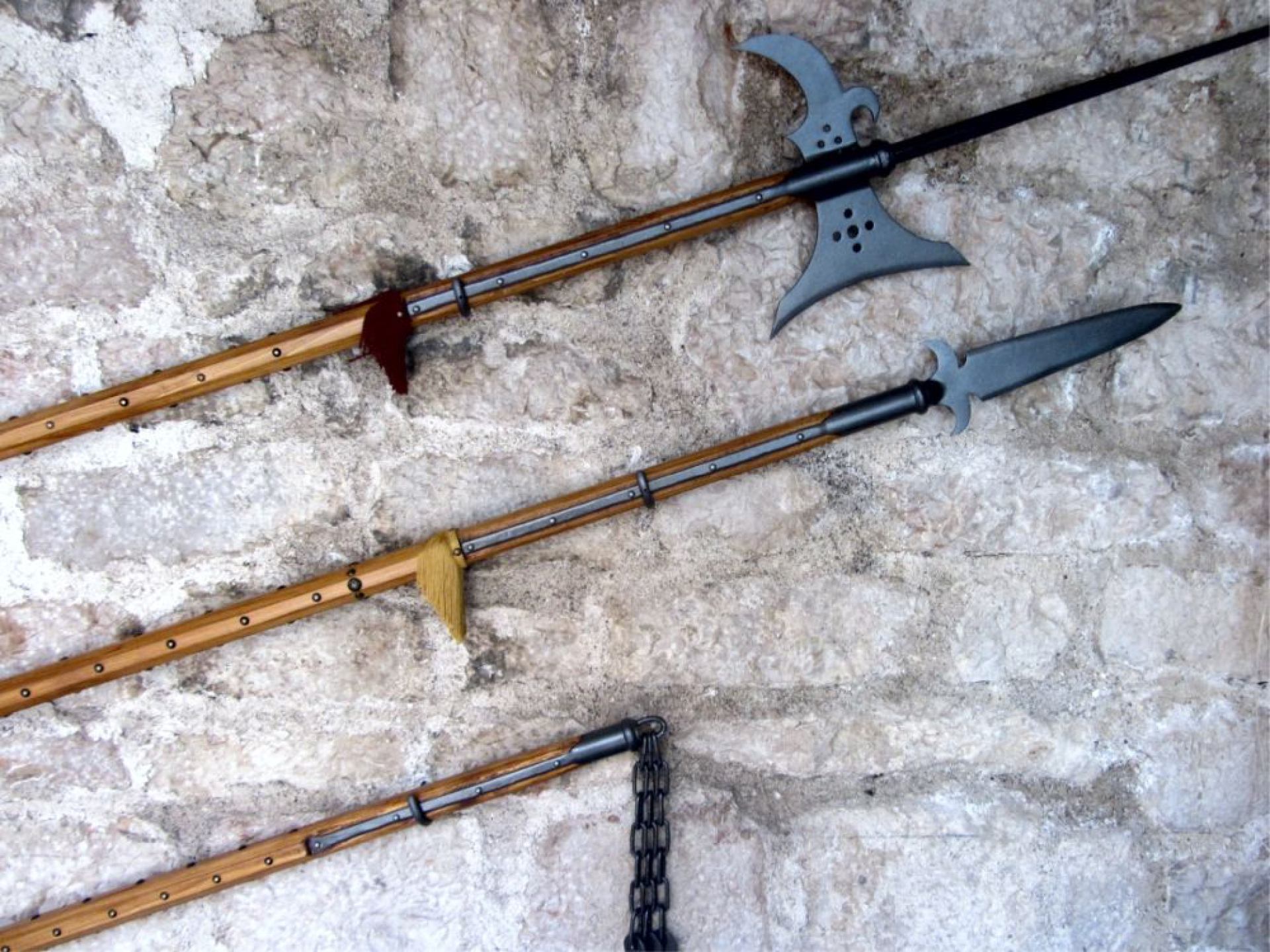 Oružje i heraldički rekviziti